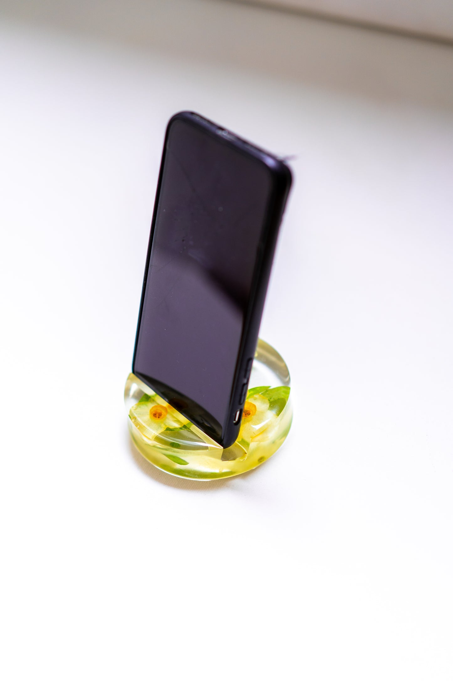 Buttercup Whisper Phone Holder